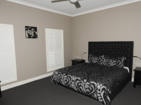  Barklysuites Apartments  Рутерглен